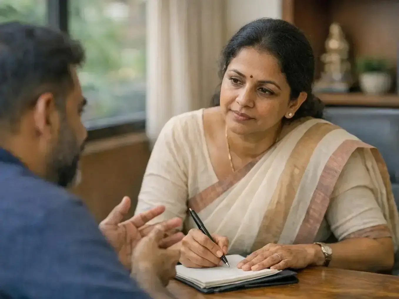 Experienced postpartum mental health counsellor providing therapy to new mother